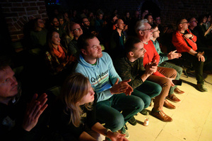 Koncert: The Flash! - Publiczność oklaskująca zespół The Flash!