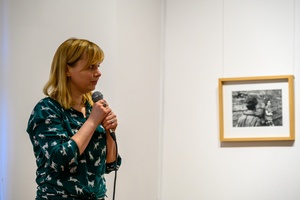 Wystawa fotografii Bogdana Dziworskiego: f/5.6 - Wykład Marii Franeckiej na otwarciu.