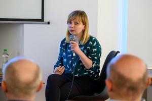 Wystawa fotografii Bogdana Dziworskiego: f/5.6 - Wykład Marii Franeckiej podczas wernisażu wystawy.