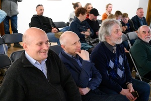 Wystawa fotografii Bogdana Dziworskiego: f/5.6 - Publiczność na wernisażu wystawy.