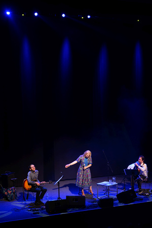 Koncert: Aga Zaryan "Sara" - Koncert w wykonaniu Agi Zaryan - wokal, Davida Dorużki (gitara), Szymona Miki (gitara)