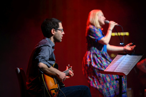 Koncert: Aga Zaryan "Sara" - Koncert w wykonaniu Agi Zaryan - wokal, Davida Dorużki (gitara), Szymona Miki (gitara)