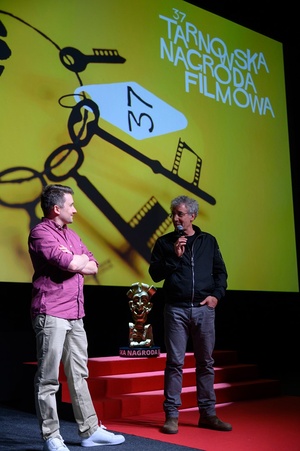 37. TNF - Dzień 4 (30.05.23) - Kuba Armata - dyrektor artystyczny 37. TNF i reżyser "Filmu balkonowego" - Paweł Łoziński zapraszający na projekcję