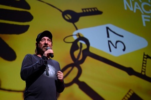 37. TNF - Dzień 5 (31.05.23) - Na scenie Ryszard Jaźwiński zapraszający na spotkanie po filmie "Kobieta na dachu"