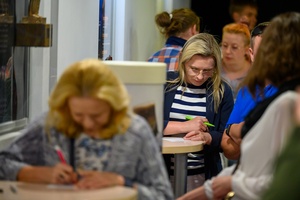 37. TNF - Dzień 5 (31.05.23) - Widzowie w hallu kina