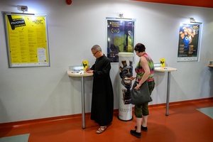 37. TNF - Dzień 6 (1.06.23) - Widzowie oddający głosy w plebiscycie publiczności