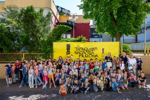 37. TNF - Dzień 6 (1.06.23) - Dzieci zmierzające do kina Marzenie na projekcję Filmów Młodego Widza