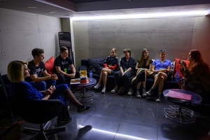 37. TNF - Dzień 6 (1.06.23) - Obrady Jury Młodzieżowego 37. TNF w przyziemiu kina