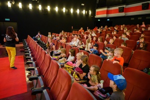 37. TNF - Dzień 6 (1.06.23) - Animacje dla dzieci w sali kinowej przez Zespół Edukatorów Filmowych ZEF