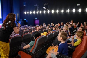 37. TNF - Dzień 6 (1.06.23) - Animacje dla dzieci w sali kinowej przez Zespół Edukatorów Filmowych ZEF