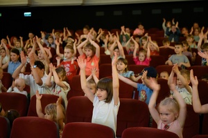37. TNF - Dzień 6 (1.06.23) - Animacje dla dzieci w sali kinowej przez Zespół Edukatorów Filmowych ZEF