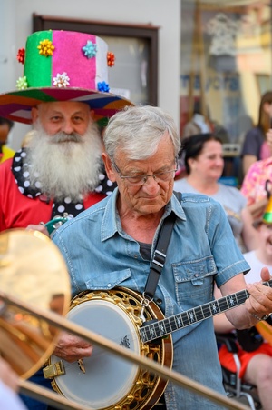 Starówka Jazz Festival - 7.07.2023 - Parada nowoorleańska. Przejście z Rynku do Amfiteatru letniego
