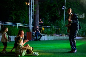 Był Sobie Blues - 4.08.2023 - Gitarzysta w interakcji z publicznością