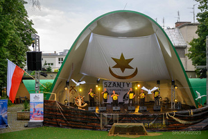 Szanty na Starówce - 26.08.2023 - Występ zespołu Banana Boat na scenie tarnowskiego Amfiteatru.