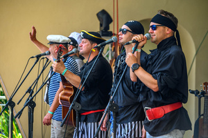 Piknik żeglarski - Zespół Klang na scenie Amfiteatru.