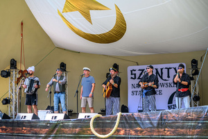 Piknik żeglarski - Zespół Klang na scenie Amfiteatru.