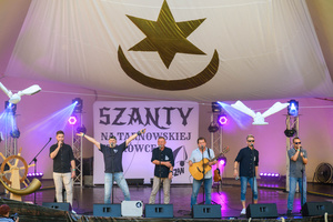 Szanty na Starówce - 25.08.2023 - Zespół Klang podczas koncertu na scenie tarnowskiego Amfiteatru.