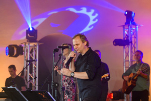 Koncert "Pawel Mazur - Przyjaciele i uczniowie" - Scena tarnowskiego Amfiteatru podczas koncertu.