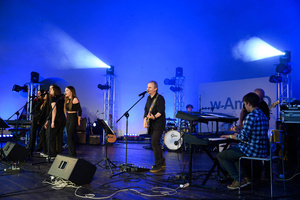 Koncert "Pawel Mazur - Przyjaciele i uczniowie" - Scena tarnowskiego Amfiteatru podczas koncertu Pawła Mazura i zaproszonych gości.