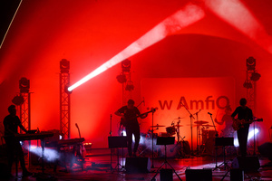 Koncert "Pawel Mazur - Przyjaciele i uczniowie" - Scena tarnowskiego Amfiteatru podczas koncertu.