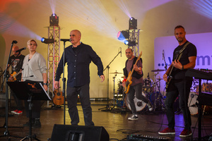 Koncert "Pawel Mazur - Przyjaciele i uczniowie" - Scena tarnowskiego Amfiteatru podczas koncertu.