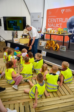 Festiwal Nauki i Techniki - Dzień I - wykłady i pokazy naukowe w Strefie Nauki i Techniki - Rynek