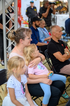 Festiwal Nauki i Techniki - Dzień I - debata naukowa w Strefie Nauki i Techniki - Rynek