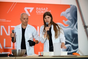 Festiwal Nauki i Techniki - Dzień I - pokazy naukowe z wykorzystaniem ciekłego azotu w Strefie Nauki i Techniki - Rynek