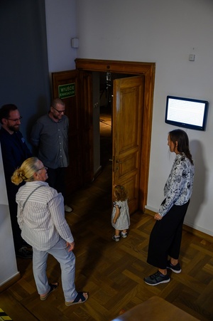 Wystawa: Tańcząc ze światłem - Publiczność wernisażu.