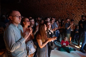 Koncert Pablopavo i Ludziki - Publiczność nagradzająca brawami występ Pablopavo i Ludziki