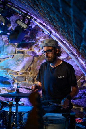 Koncert Pablopavo i Ludziki - Na scenie perkusista Pablopavo i Ludziki