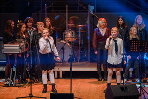 Koncert: 30-lecie S.M.Rock - Scena, występ uczniów S.M.Rock.