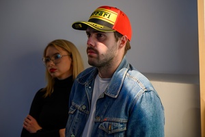 Wystawy: "Początki" oraz "Smak wiśni" - Publiczność na spotkaniu autorskim z Tomaszem Wysockim.