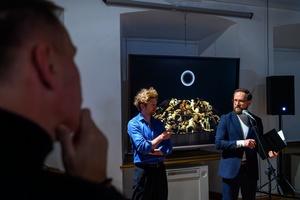 Wystawy: "Początki" oraz "Smak wiśni" - Marcin Dąbek  oraz Tomasz Wysocki podczas zapowiedzi na otwarciu wystawy.