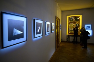 Wystawa: Zamyślniki i inne znaki przestankowe - Fotografie autorska Marka Kucharczyka z cyklu "Powidoki".