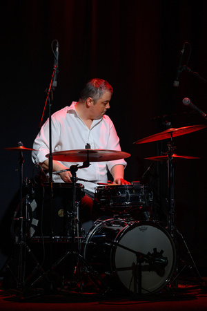 Koncert: Soyka Kwartet - Na scenie Kuba Sojka grający na perkusji