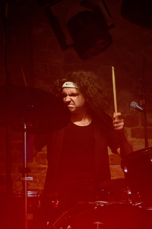 Koncert: Pięć lat i setny koncert Sad Smiles - Na scenie Sad Smiles - perkusista Tymek