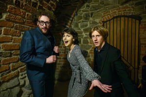 Koncert: Pięć lat i setny koncert Sad Smiles - Od lewej: Dawid Mik, Ola Kurek, Filip Kot, czyli Najmniejsza Scena Świata tuż przed wejściem na scenę