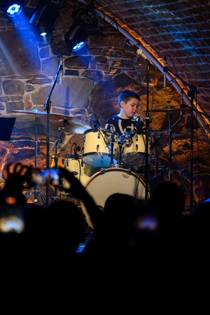 Koncert S.M.Rock - 14.03.2023 - Scena S.M.Rock w akcji - Uczniowie występują.