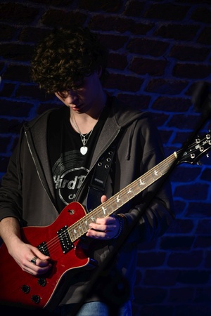 Koncert S.M.Rock - 14.03.2023 - Scena S.M.Rock w akcji - Uczniowie występują.