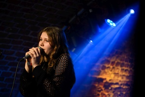 Koncert S.M.Rock - 14.03.2023 - Scena S.M.Rock w akcji - Uczniowie występują.