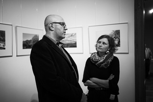 Wernisaże dzień po dniu: Gosia Sikora / Marek Tumiłowicz - Publiczność oglądająca wystawę.