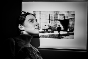 Wernisaże dzień po dniu: Gosia Sikora / Marek Tumiłowicz - Publiczność oglądająca wystawę.