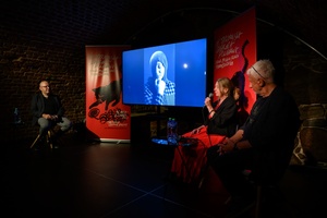 Wernisaż wystawy fotografii Inki Rosochy "Nie mogę na to patrzeć" - Spotkanie z Inką Rosochą i Wojciechem Eichelbergerem w Piwnicach TCK, które poprowadził Tomasz Sobczak