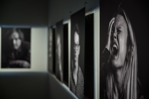 Wernisaż wystawy fotografii Inki Rosochy "Nie mogę na to patrzeć"