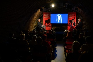 Wernisaż wystawy fotografii Inki Rosochy "Nie mogę na to patrzeć" - Spotkanie z Inką Rosochą i Wojciechem Eichelbergerem w Piwnicach TCK