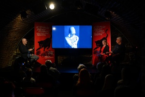 Wernisaż wystawy fotografii Inki Rosochy "Nie mogę na to patrzeć" - Spotkanie z Inką Rosochą i Wojciechem Eichelbergerem w Piwnicach TCK