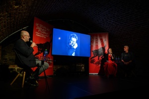 Wernisaż wystawy fotografii Inki Rosochy "Nie mogę na to patrzeć" - Spotkanie z Inką Rosochą i Wojciechem Eichelbergerem w Piwnicach TCK