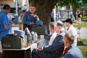 Święto 16 Pułku Piechoty - Piknik Historyczyny - Publiczność podczas udziału w pikniku.