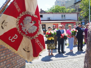Święto 16 Pułku Piechoty - Piknik Historyczyny - Uroczystość złożenia kwiatów pod pomnikiem.